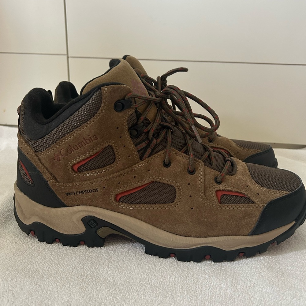 Columbia Men's Brown and Black Hiking Boots Size 13